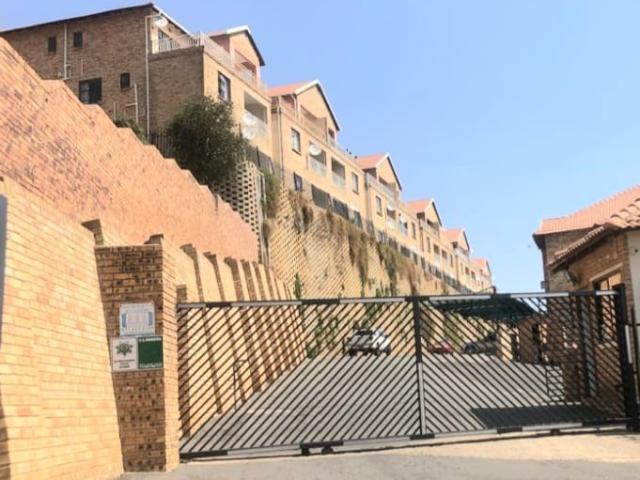 Townhouse for sale in Vosloorus, Gauteng