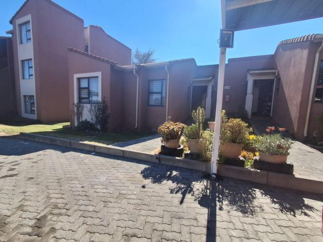 Townhouse for sale in Vosloorus, Gauteng