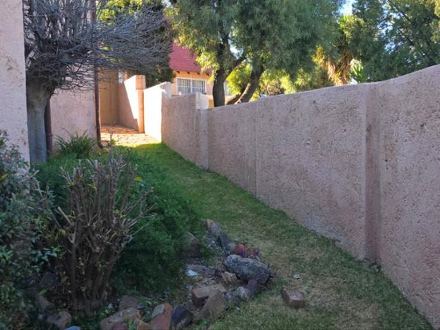Townhouse for sale in Vosloorus, Gauteng