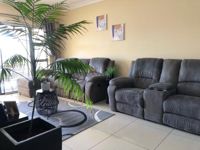 Townhouse for sale in Vosloorus, Gauteng