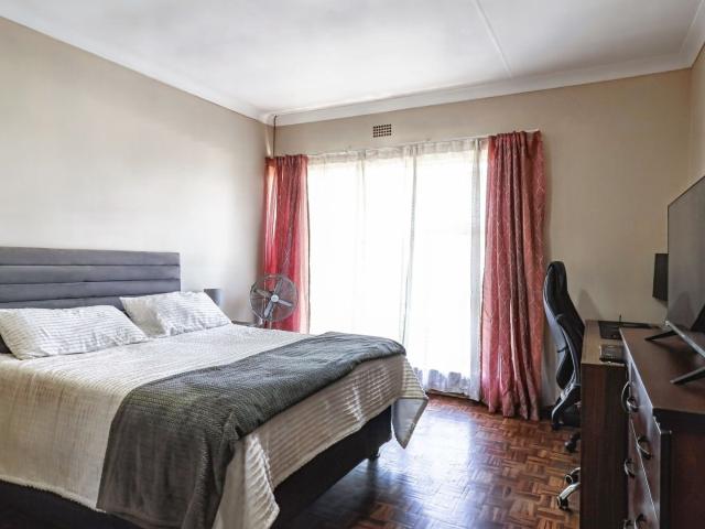 Townhouse for sale in Vosloorus, Gauteng
