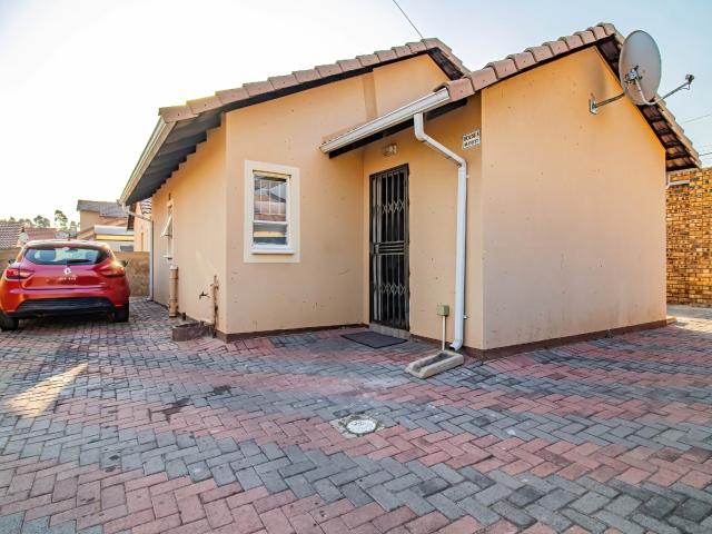 Townhouse for sale in Nooitgedacht, Gauteng