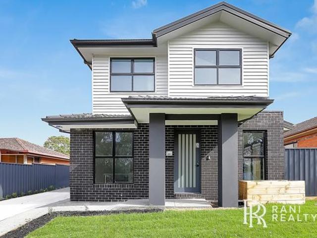 Townhouse for sale in Glenroy, Melbourne