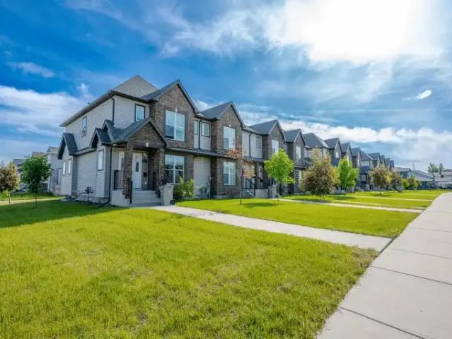 Townhouse for rent in Cobblestone, Grande Prairie