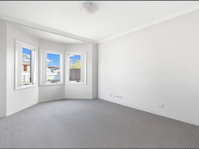 Townhouse for rent in Tahmoor, New South Wales