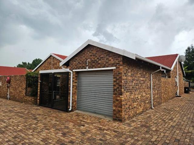 Townhouse for rent in Jansenpark, City of Ekurhuleni Metropolitan Municipality