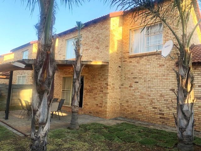 Townhouse for rent in Roodepoort, City of Johannesburg Metropolitan Municipality