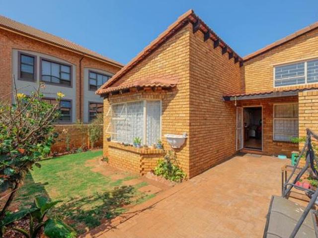 Townhouse for sale in West Rand Garden estates, Westonaria Local Municipality