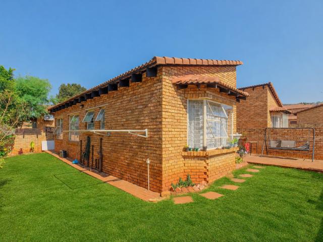 Townhouse for sale in Nooitgedacht, Gauteng