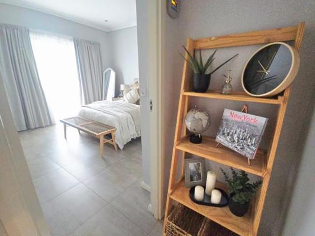 Townhouse for rent in Waterkloof, Gauteng