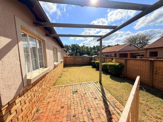 Townhouse for rent in Waterkloof, Gauteng