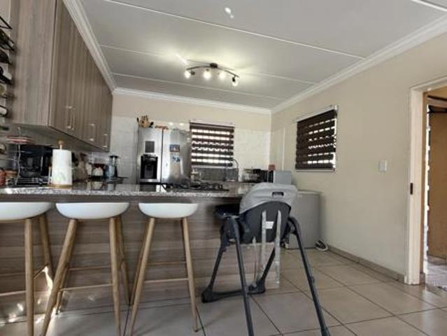 Townhouse for rent in Waterkloof, Gauteng