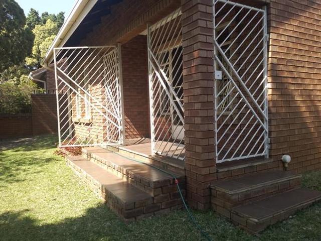 Townhouse for rent in Waterkloof, Gauteng