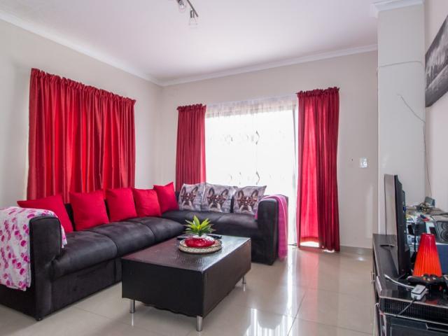 Townhouse for sale in Amanzimtoti, KwaMakhutha