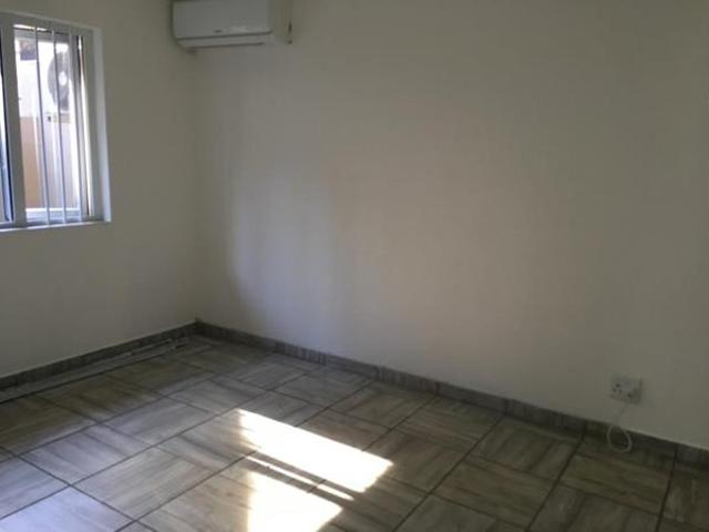 Townhouse for rent in Seaview, Kwazulu-natal