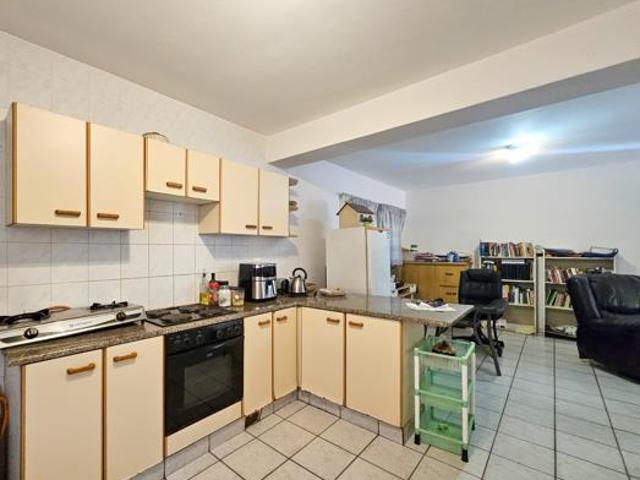Townhouse for rent in Seaview, Kwazulu-natal
