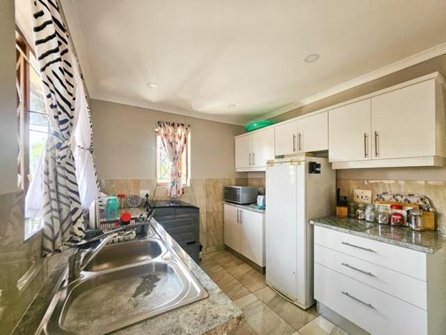 Townhouse for rent in Seaview, Kwazulu-natal