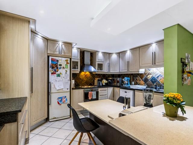 Townhouse for sale in Amanzimtoti, Kwazulu-natal