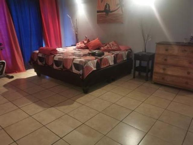 Townhouse for rent in Seaview, Kwazulu-natal