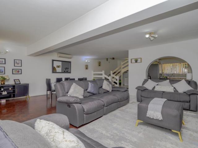 Townhouse for sale in Amanzimtoti, KwaMakhutha