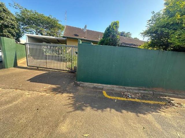 Townhouse for rent in Seaview, Kwazulu-natal