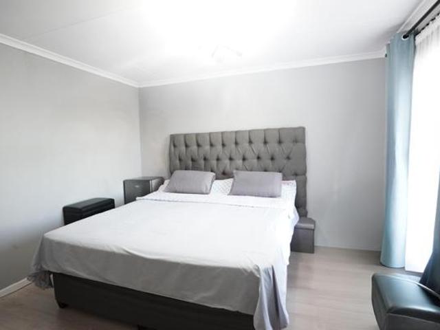 Townhouse for rent in Seaview, Kwazulu-natal