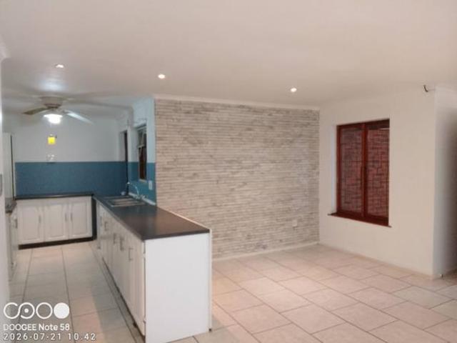 Townhouse for rent in Seaview, Kwazulu-natal