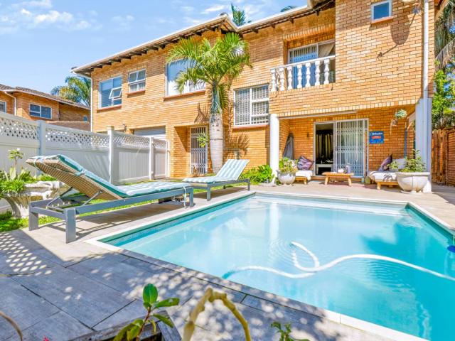Townhouse for sale in Amanzimtoti, Kwazulu-natal