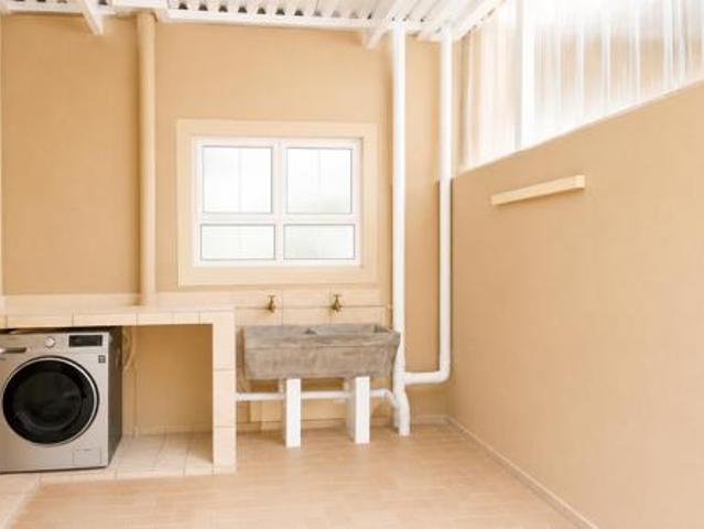 Townhouse for rent in Seaview, Kwazulu-natal