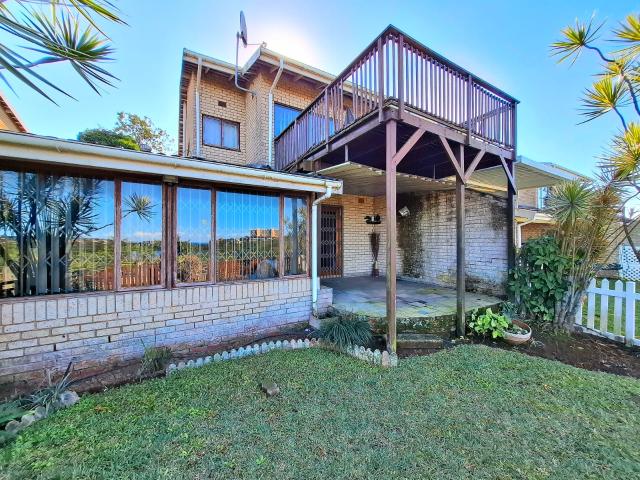 Townhouse for sale in Amanzimtoti, Kwazulu-natal