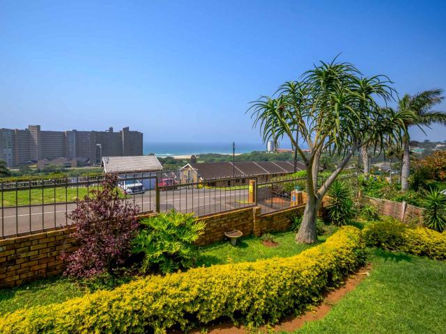 Townhouse for sale in Amanzimtoti, KwaMakhutha