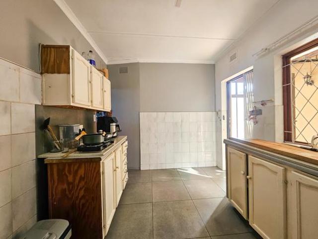 Townhouse for rent in Seaview, Kwazulu-natal