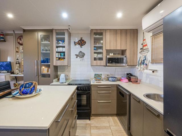 Townhouse for sale in Amanzimtoti, Kwazulu-natal