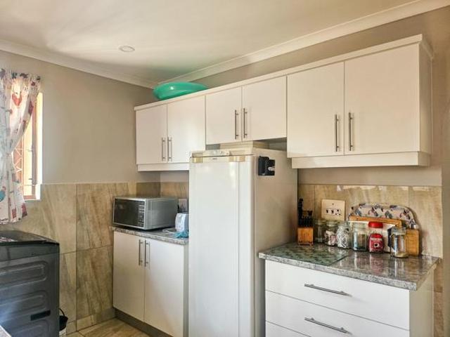 Townhouse for rent in Seaview, Kwazulu-natal