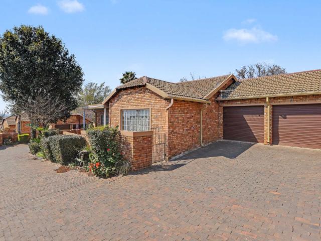 Townhouse for sale in Nooitgedacht, Gauteng