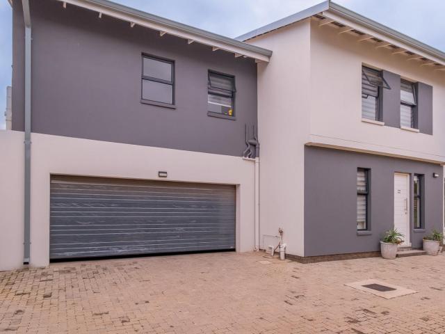 Townhouse for sale in Nooitgedacht, Gauteng