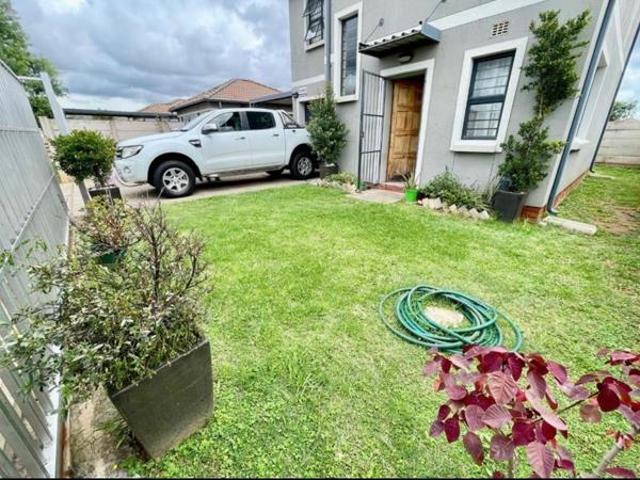Townhouse for rent in Waterkloof, Gauteng