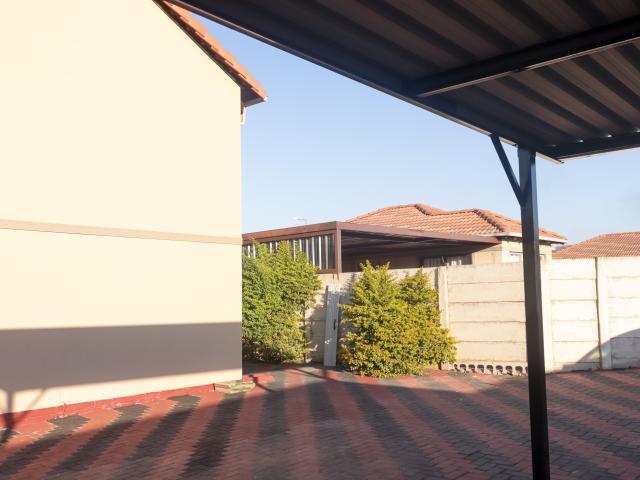Townhouse for sale in Waterkloof, Gauteng