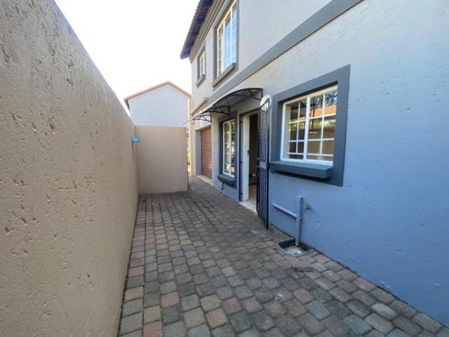 Townhouse for rent in Waterkloof, Gauteng