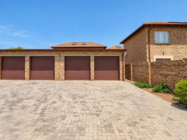 Townhouse for sale in Pretoria, City of Tshwane Metropolitan Municipality