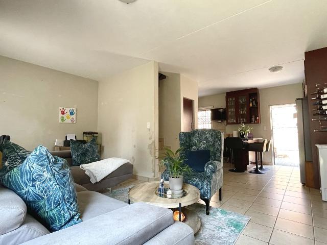 Townhouse for sale in Waterkloof, Gauteng