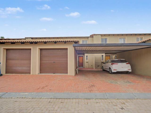 Townhouse for sale in Waterkloof, Gauteng