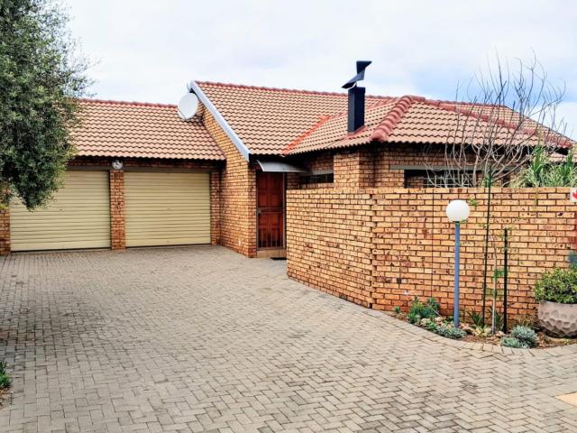 Townhouse for sale in Waterkloof, Gauteng