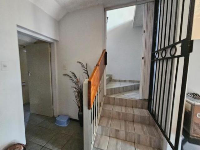 Townhouse for rent in Waterkloof, Gauteng