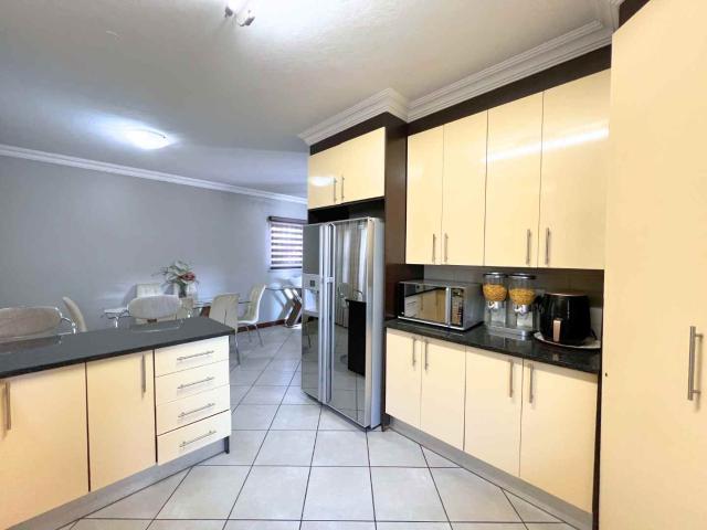 Townhouse for sale in Waterkloof, Gauteng
