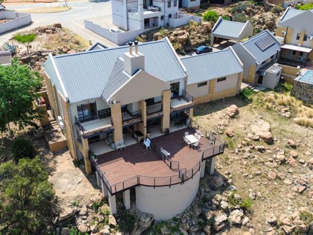 Townhouse for sale in Waterkloof, Gauteng
