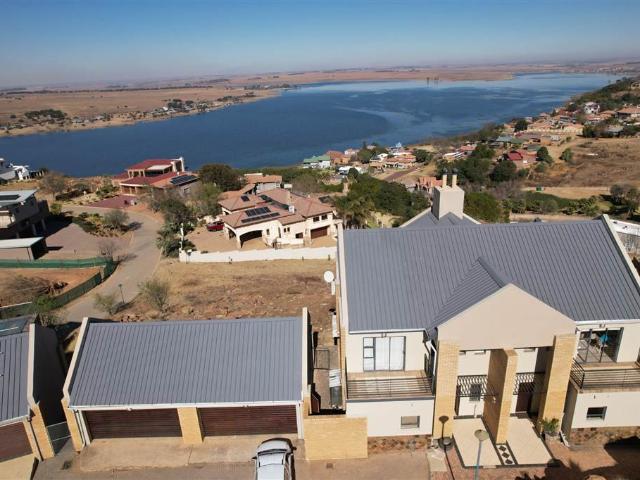 Townhouse for sale in Waterkloof, Gauteng