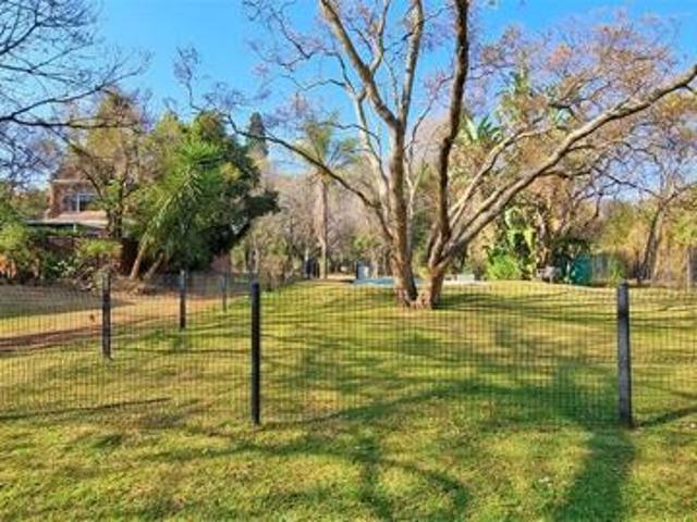 Townhouse for rent in Waterkloof, Gauteng