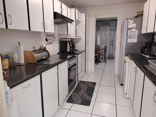 Townhouse for rent in Seaview, Kwazulu-natal