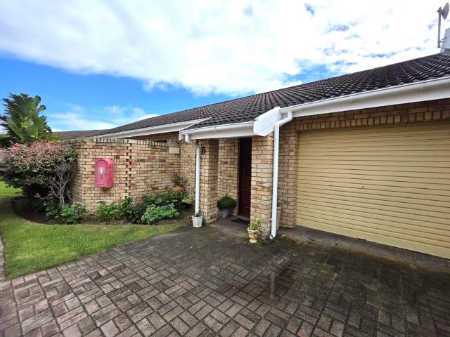 Townhouse for sale in Jeffreys Bay, Kouga Local Municipality